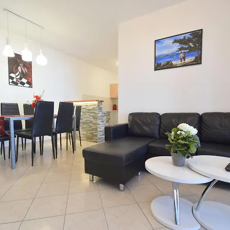 Apartman Lucy By Interhome Vantacici