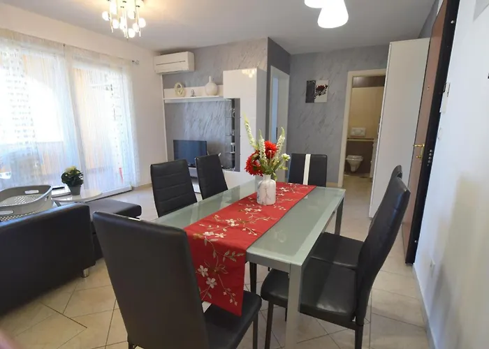 Lucy By Interhome Apartman *