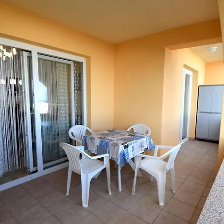 Lucy By Interhome ונטאצ'יצ'י