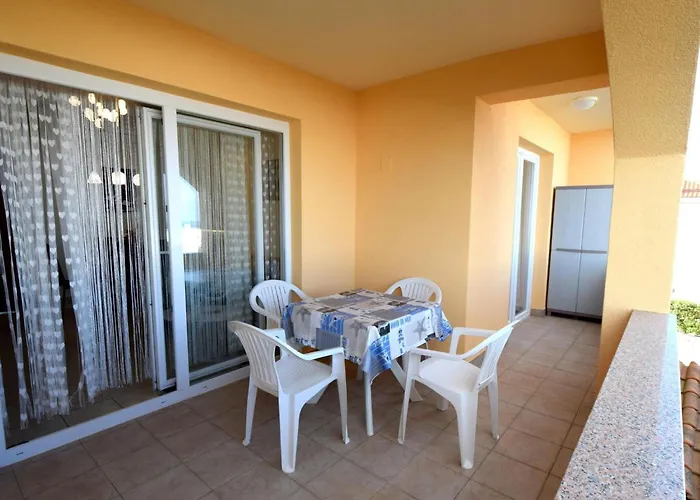 Lucy By Interhome ונטאצ'יצ'י